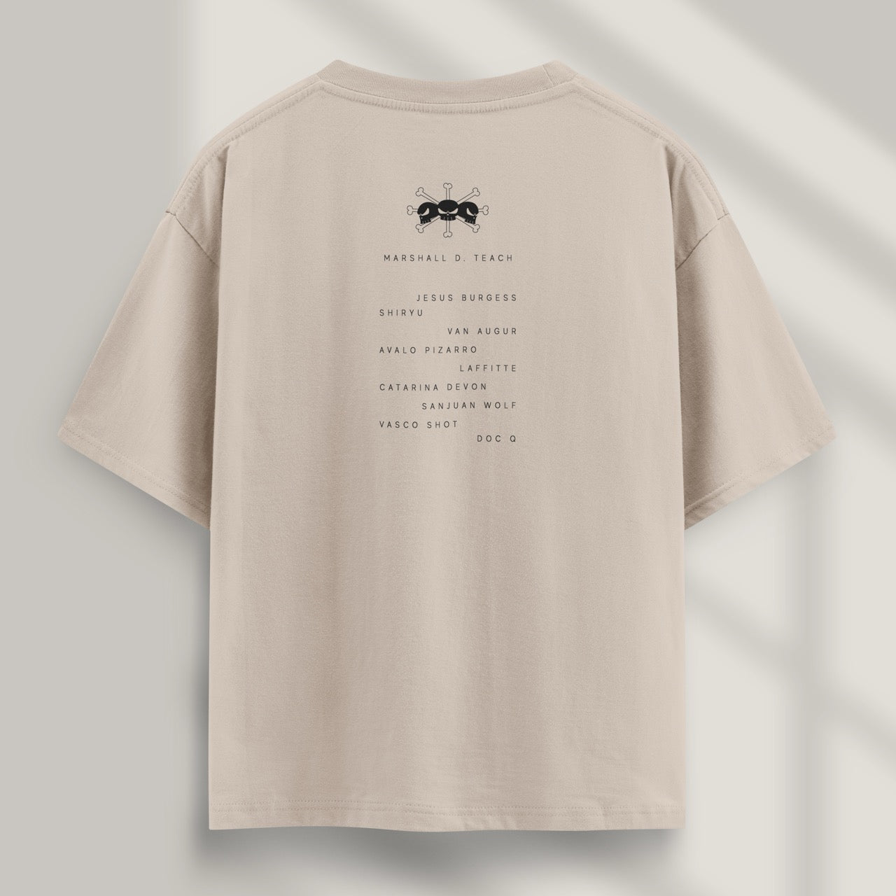 camiseta one piece blackbeard beige detras