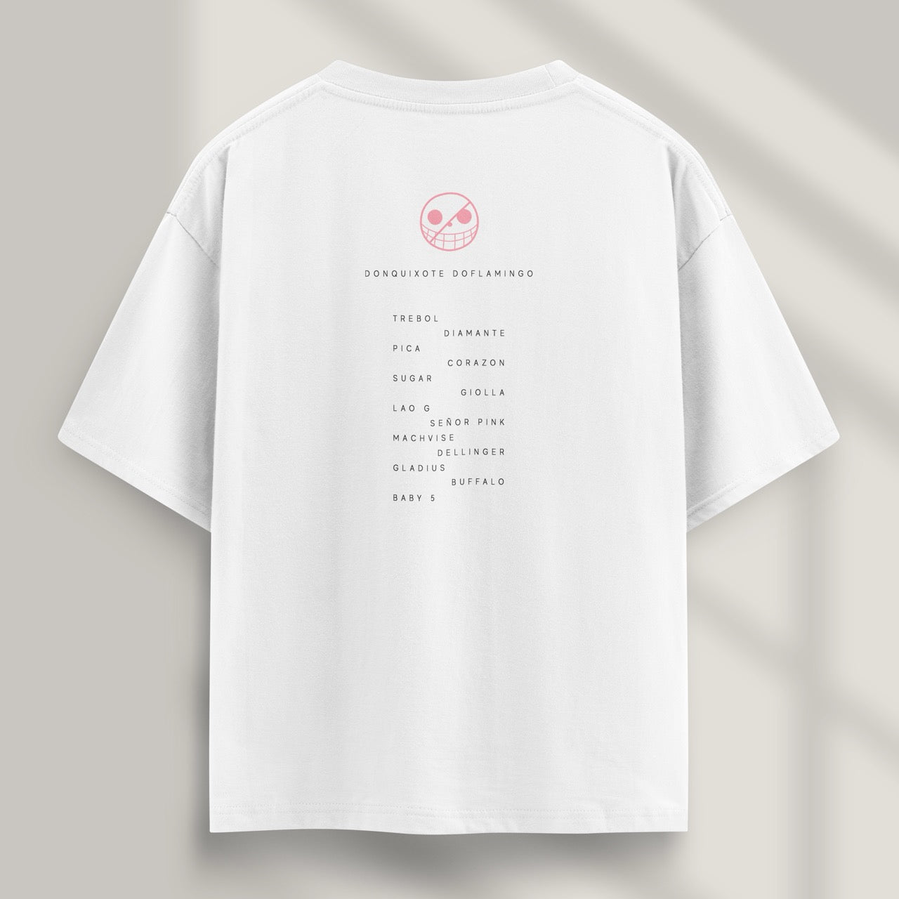 camiseta one piece blanca doflamingo detras